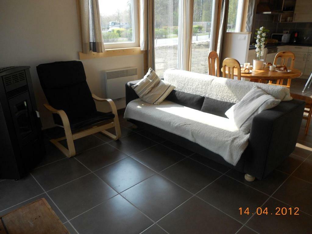 Bungalow du Lac Froid Chapelle Bagian luar foto